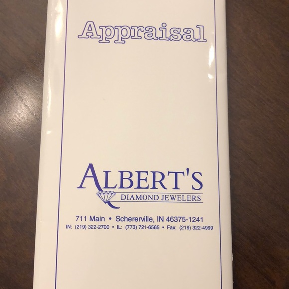 18K Gold Heart Pendant With 22 Diamonds - Picture 8 of 9